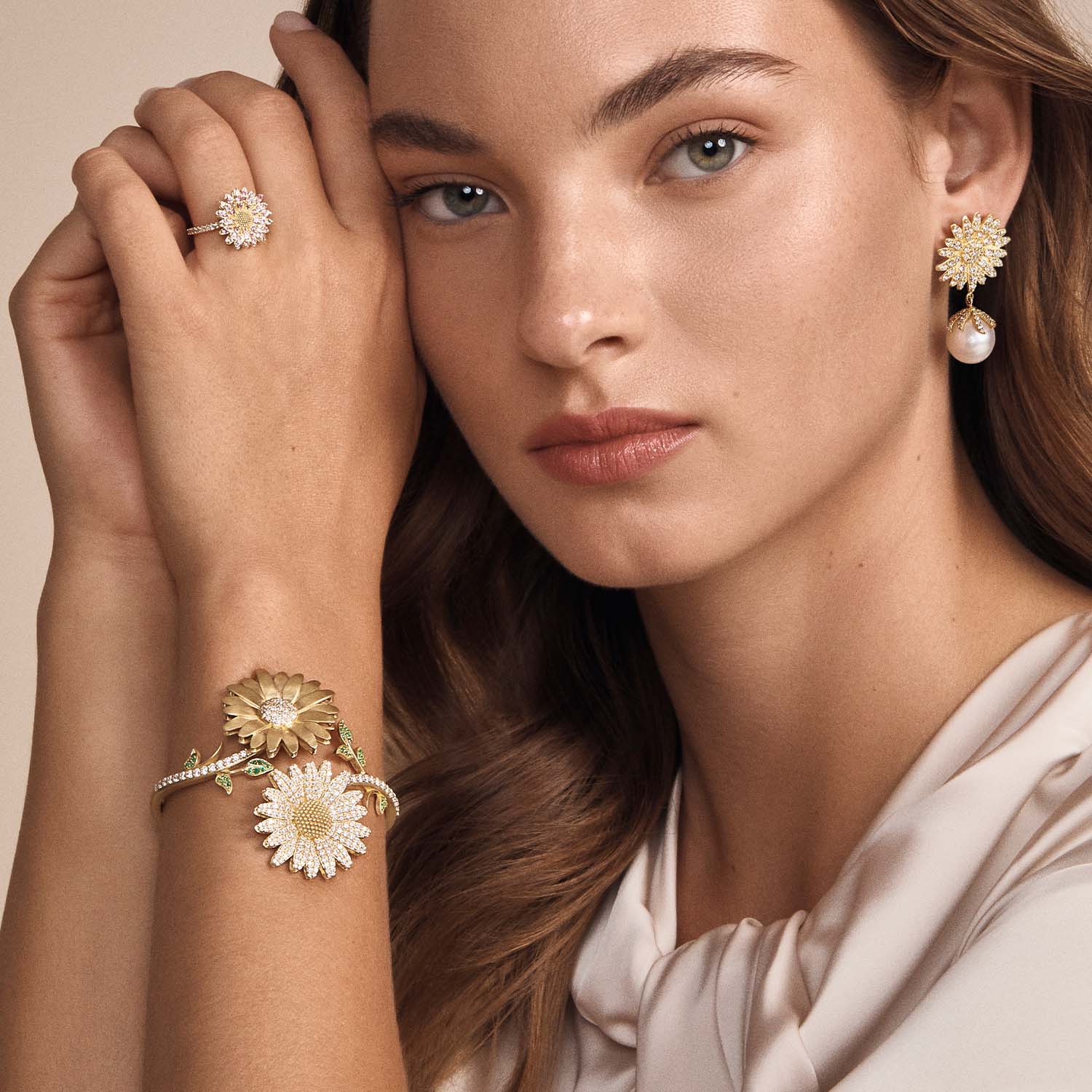 Large Daisy Bangle with Diamonds