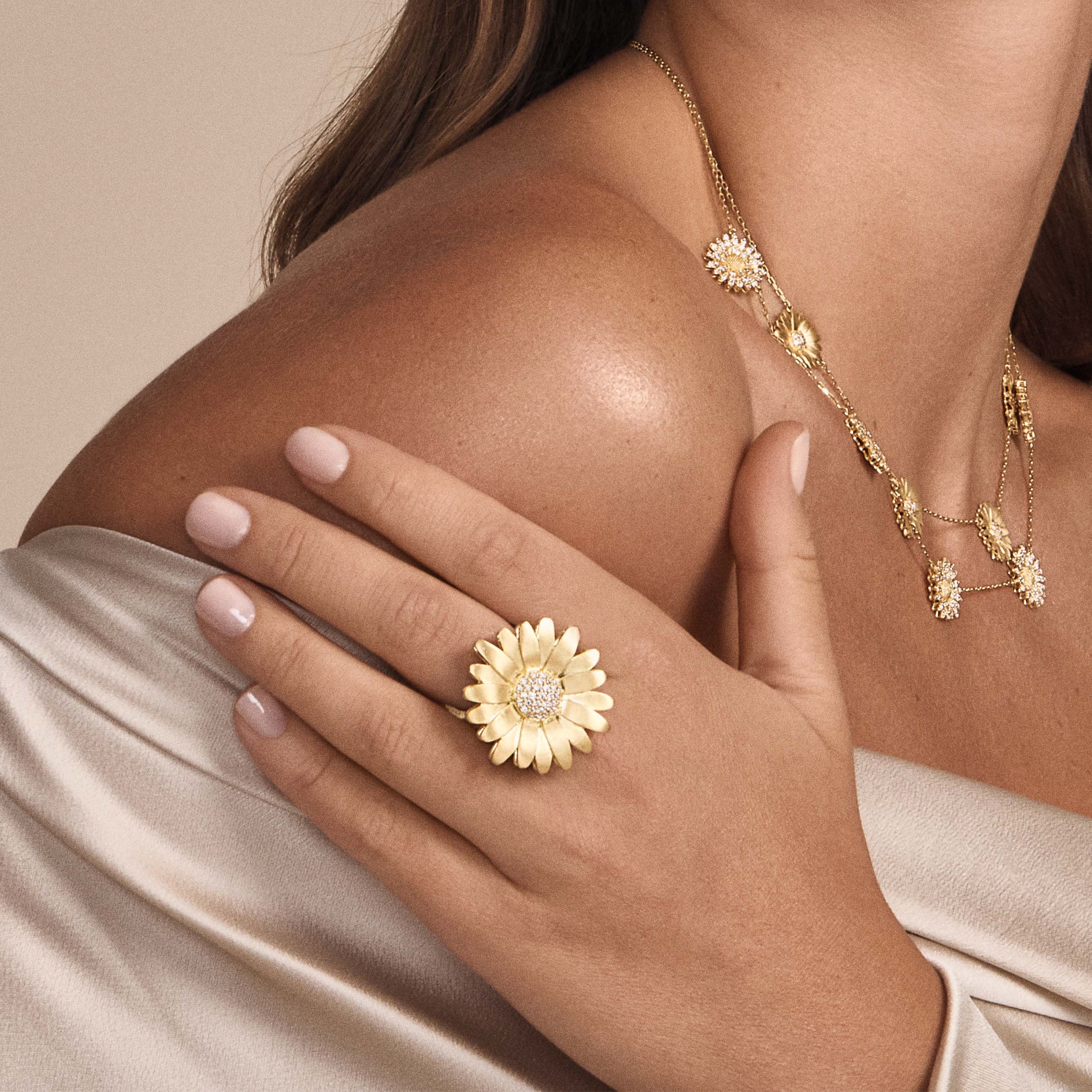 Large Gold Daisy Ring with Diamonds